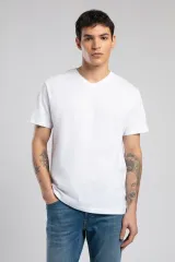 252 LCM 242004 BEYAZ JONAT ERKEK V YAKA T-SHIRT