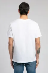252 LCM 242004 BEYAZ JONAT ERKEK V YAKA T-SHIRT