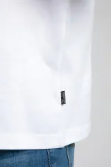 252 LCM 242004 BEYAZ JONAT ERKEK V YAKA T-SHIRT