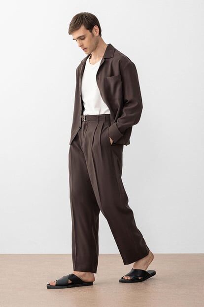 A25Y2799 KAHVE MODAL KUMAŞ RELAX FİT KEMERLİ ERKEK PANTOLON