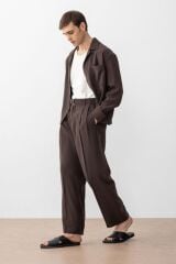 A25Y2799 KAHVE MODAL KUMAŞ RELAX FİT KEMERLİ ERKEK PANTOLON