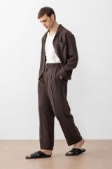 A25Y2799 KAHVE MODAL KUMAŞ RELAX FİT KEMERLİ ERKEK PANTOLON