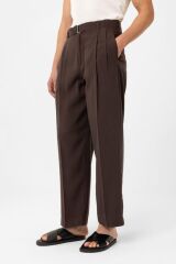 A25Y2799 KAHVE MODAL KUMAŞ RELAX FİT KEMERLİ ERKEK PANTOLON